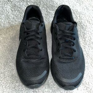 Nike Mens Revolution 7 size 8
